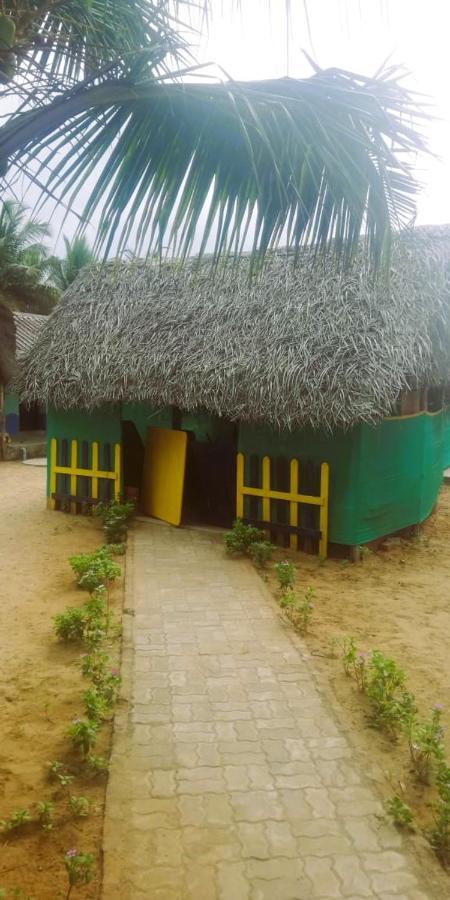 Chan Beach Resort Bahur Bagian luar foto