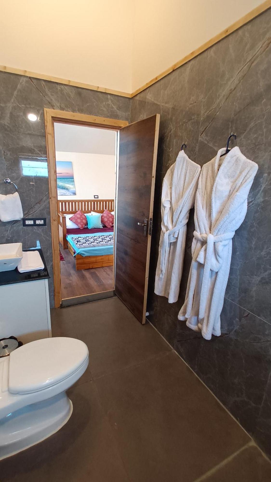 Chan Beach Resort Bahur Bagian luar foto